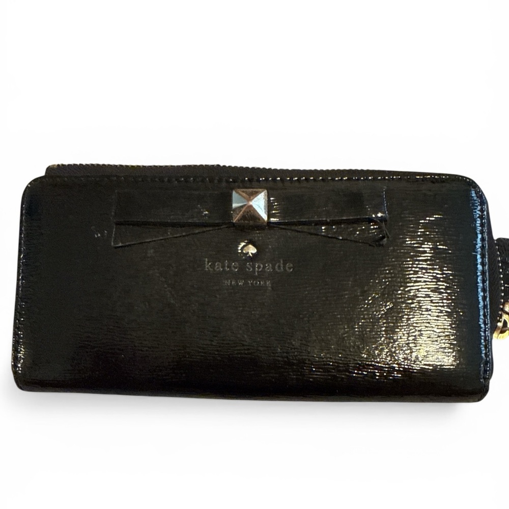 Kate Spade Cream and Black Zip Wallet